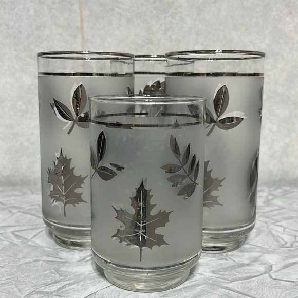 Set of 4 vintage Libbey frosted leaf tumblers 3 5.5 inches tall 1 4.5 inches - Picture 11 of 12